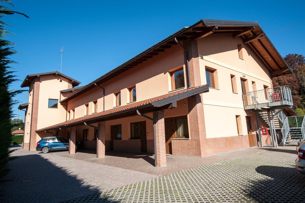Orange Motel Vergiate Exterior foto