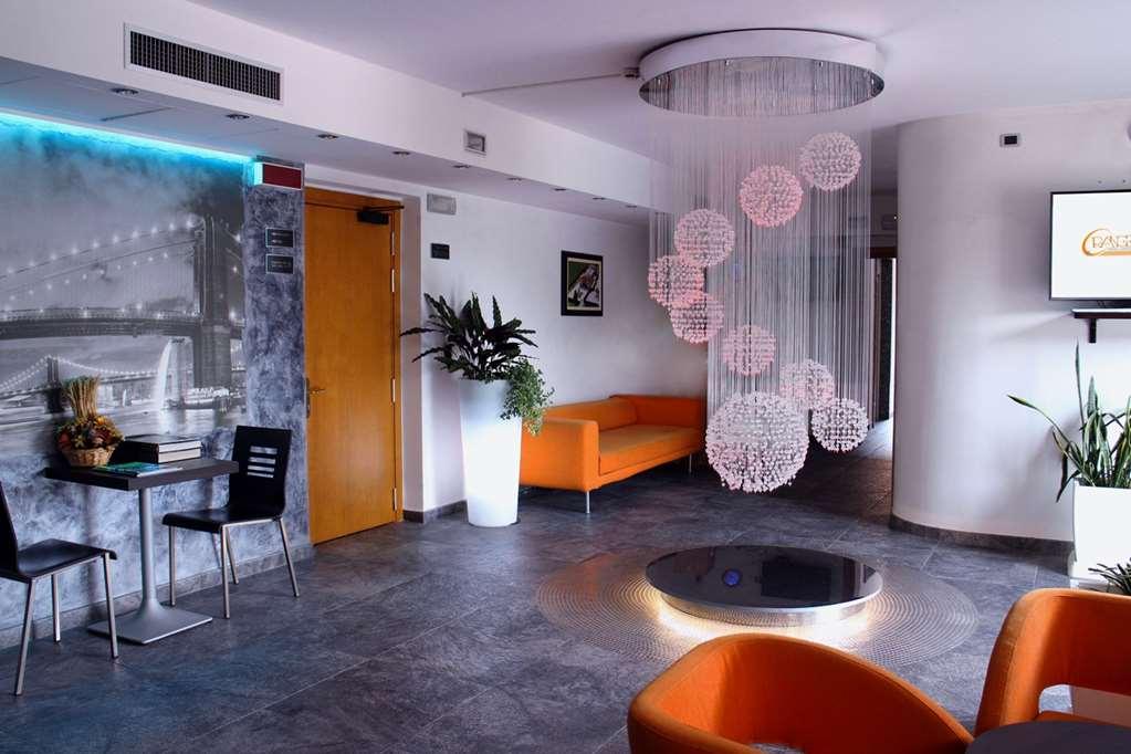 Orange Motel Vergiate Restaurant foto